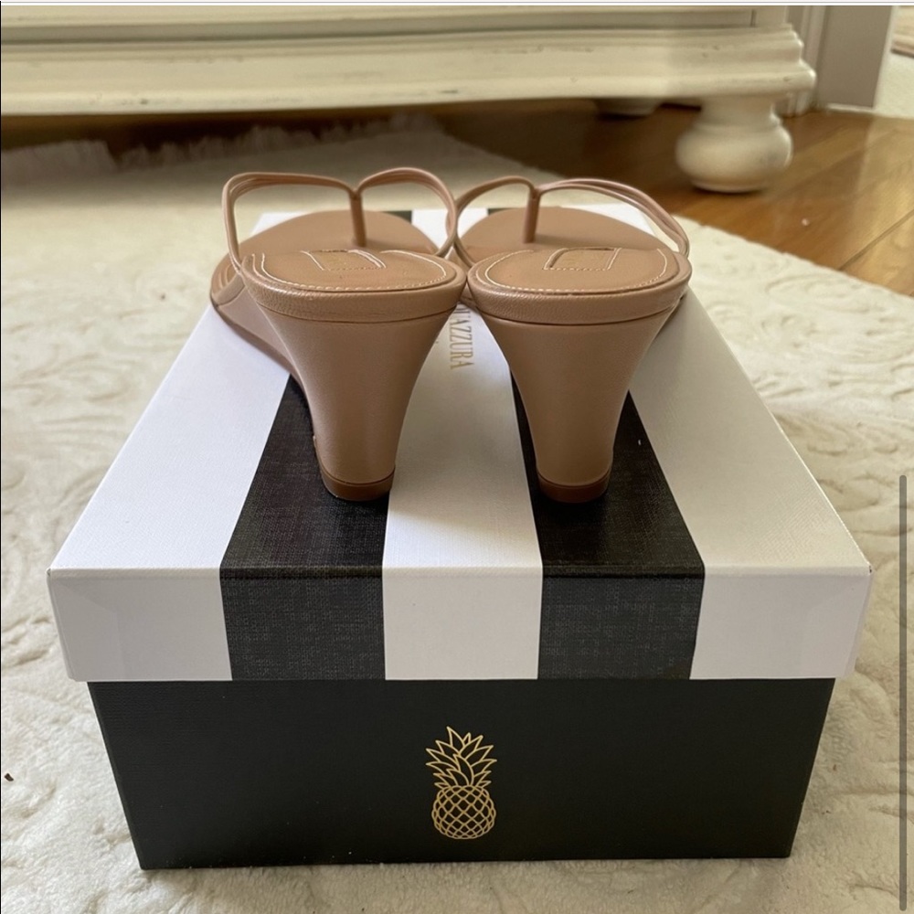 NWT Aquazzzura Pedi Wedge💜